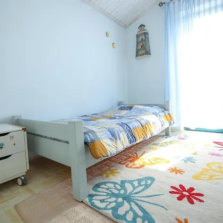 Apartment Iris Bozava